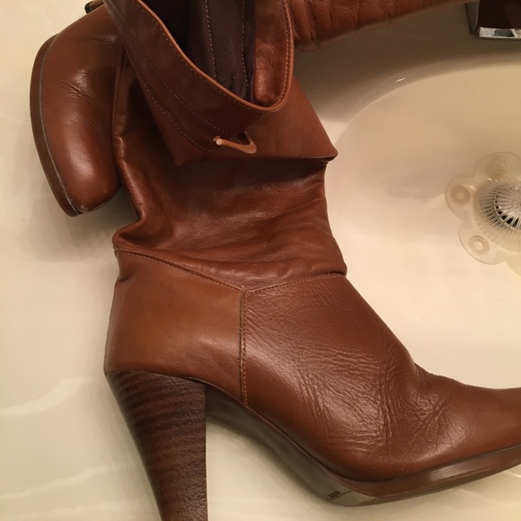 VINTAGE GENUINE LEATHER Heeled Boots - Picture 4 of 5